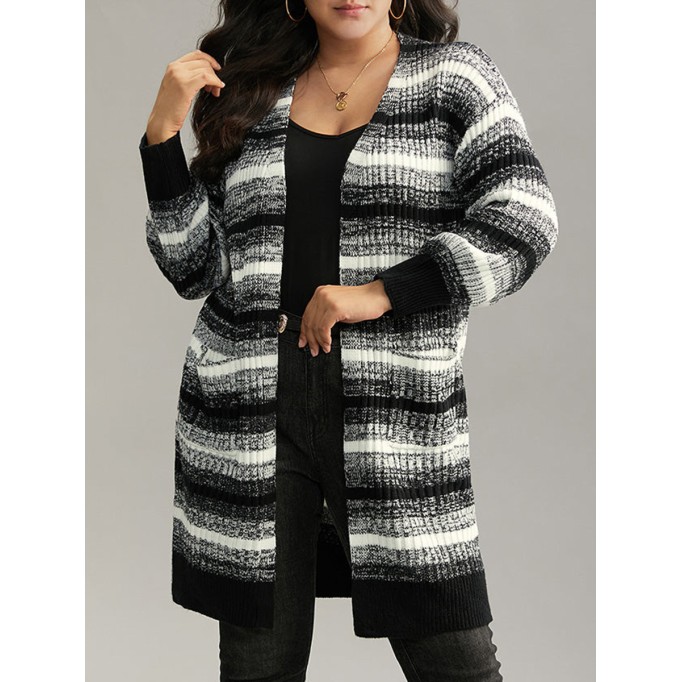 Women's plus-size sweater cardigan with pockets